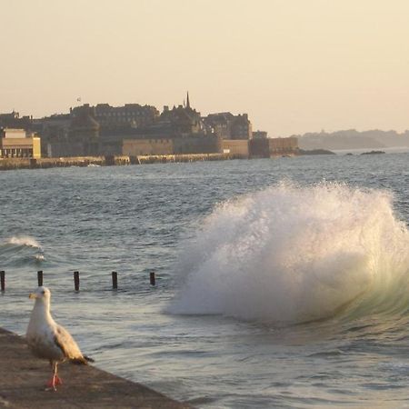 Appartement T2 ,parking privé,terrasse, 10 mns à pieds de la cité corsaire et ses plages Saint-Malo Extérieur photo