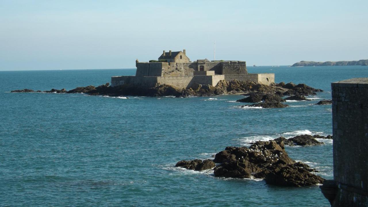 Appartement T2 ,parking privé,terrasse, 10 mns à pieds de la cité corsaire et ses plages Saint-Malo Extérieur photo