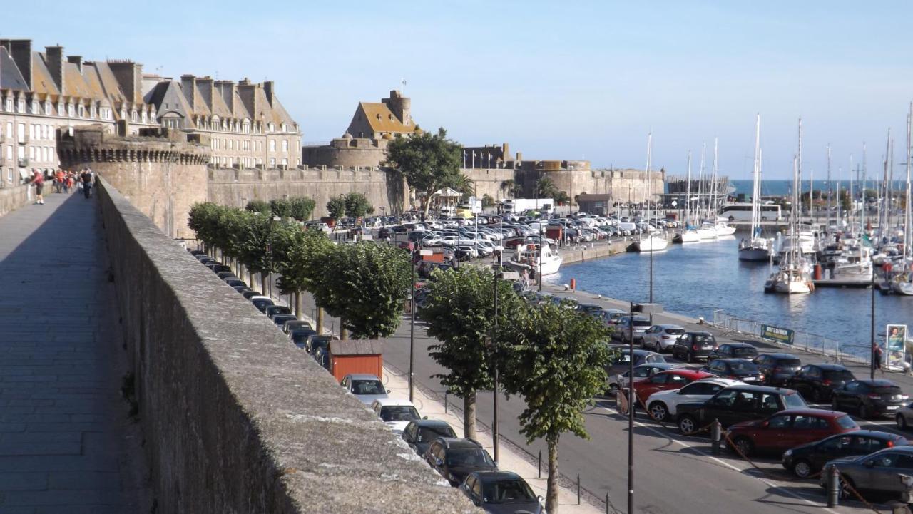 Appartement T2 ,parking privé,terrasse, 10 mns à pieds de la cité corsaire et ses plages Saint-Malo Extérieur photo