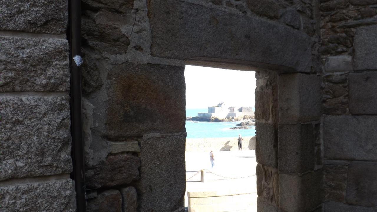 Appartement T2 ,parking privé,terrasse, 10 mns à pieds de la cité corsaire et ses plages Saint-Malo Extérieur photo
