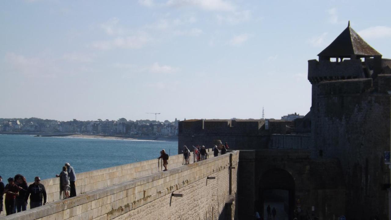 Appartement T2 ,parking privé,terrasse, 10 mns à pieds de la cité corsaire et ses plages Saint-Malo Extérieur photo