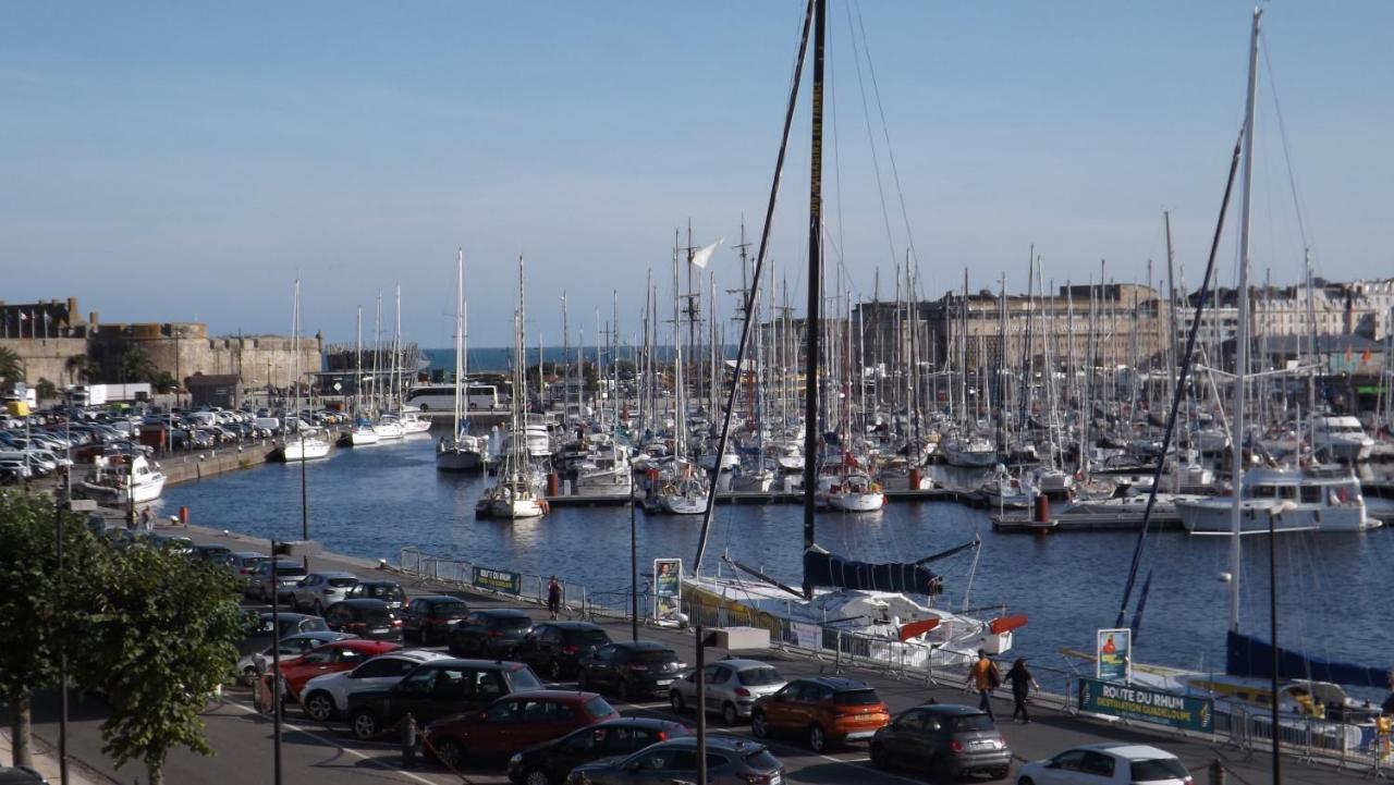 Appartement T2 ,parking privé,terrasse, 10 mns à pieds de la cité corsaire et ses plages Saint-Malo Extérieur photo