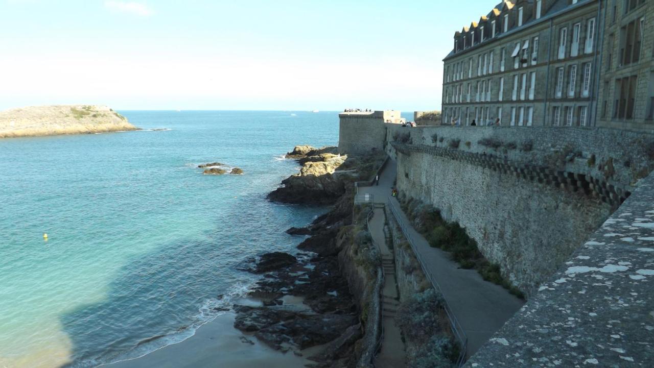 Appartement T2 ,parking privé,terrasse, 10 mns à pieds de la cité corsaire et ses plages Saint-Malo Extérieur photo